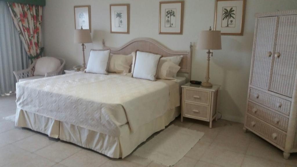 Coral Sands Beach Resort Bridgetown Esterno foto