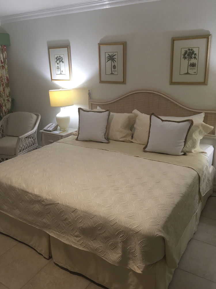 Coral Sands Beach Resort Bridgetown Esterno foto